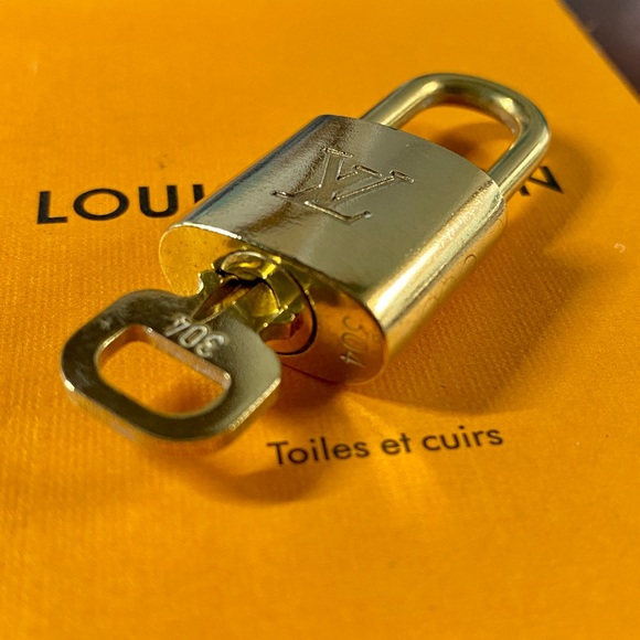 LOUIS Vuitton brass lock set with key #304 Authentic padlock NICE! - Picture 2 of 5